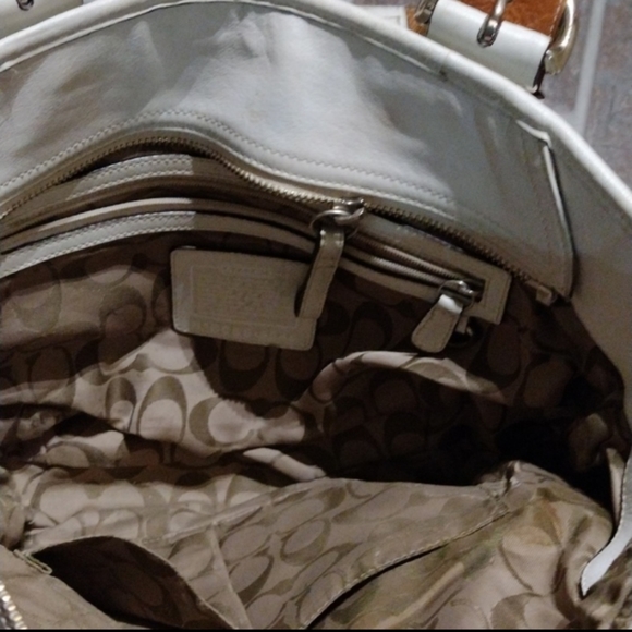 Coach all leatherB066-9544 off white cream buckle strap Soho satchel tote - Picture 7 of 11